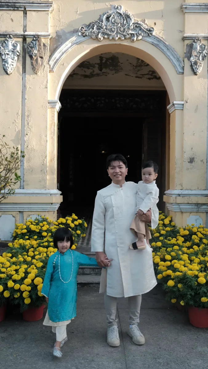 Gia đình Huỳnh Hữu Lộc ngày Tết trong tà áo dài