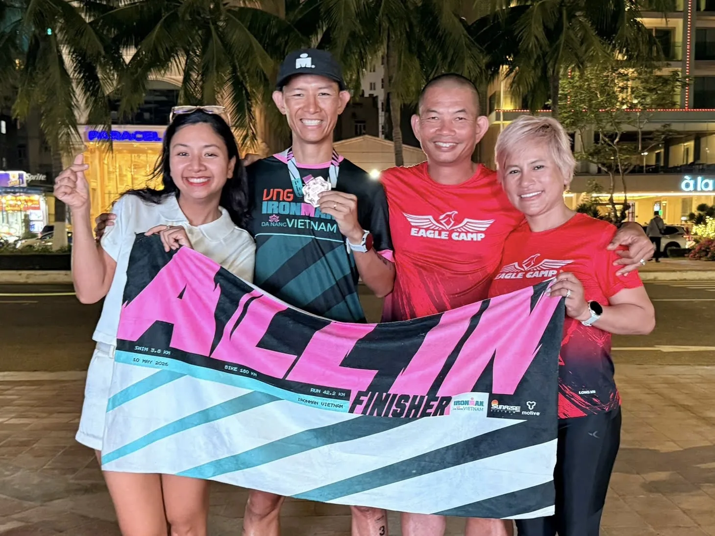 Khoa Bùi hoàn thành Ironman Đà Nẵng ngày 10/5/2025 cùng anh em Eagle Camp