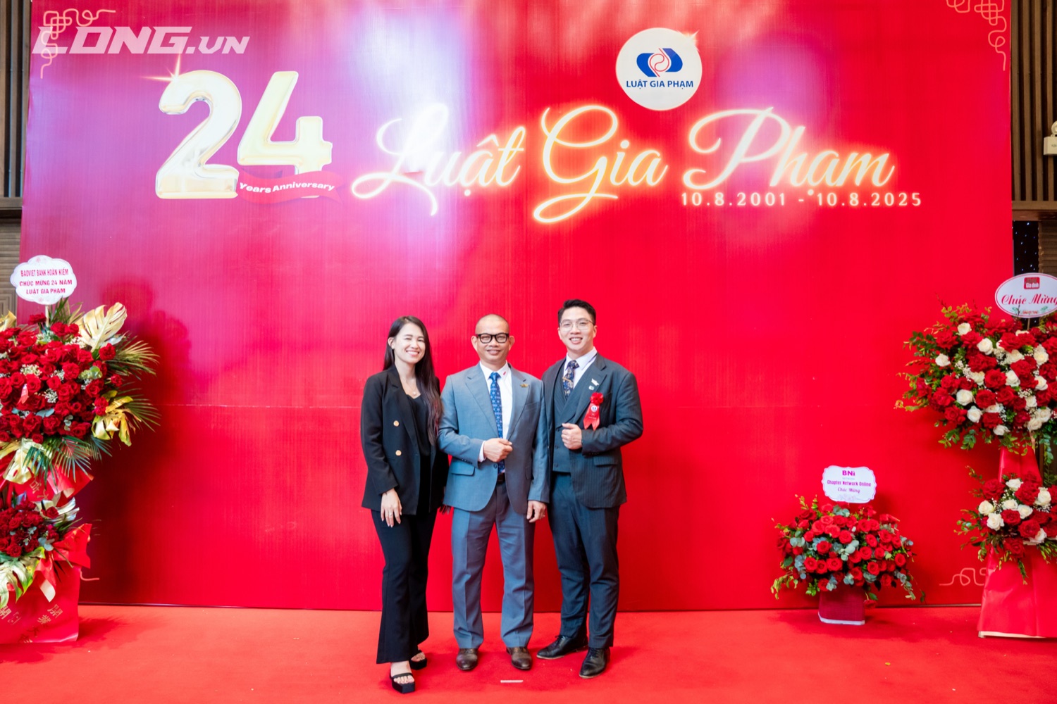 Thầy Phạm Thành Long và Văn Nguyễn Felix tại lễ 24 năm Luật Gia Phạm